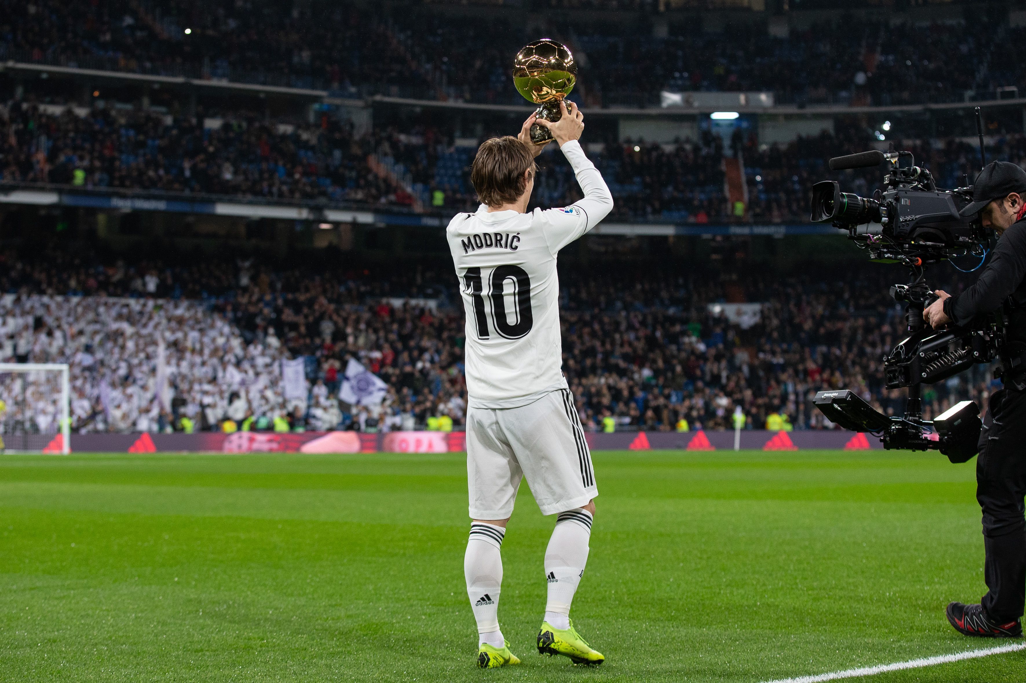 骑士对阵马刺内线狂轰80分，创下队史近29年纪录