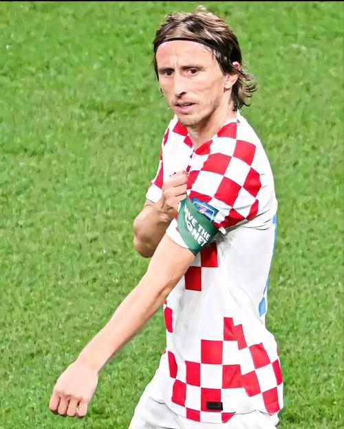 鄢手骐左侧杀入骑马射箭差一点，弹出来了！